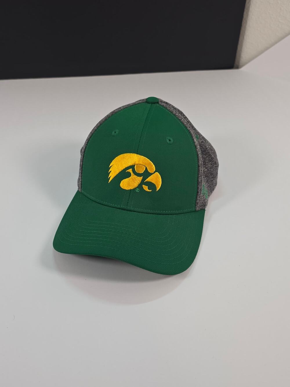 Iowa Hawkeyes Zephyr Z-Fit XL Hat Green Gray Shamrock St Patrick’s NCAA